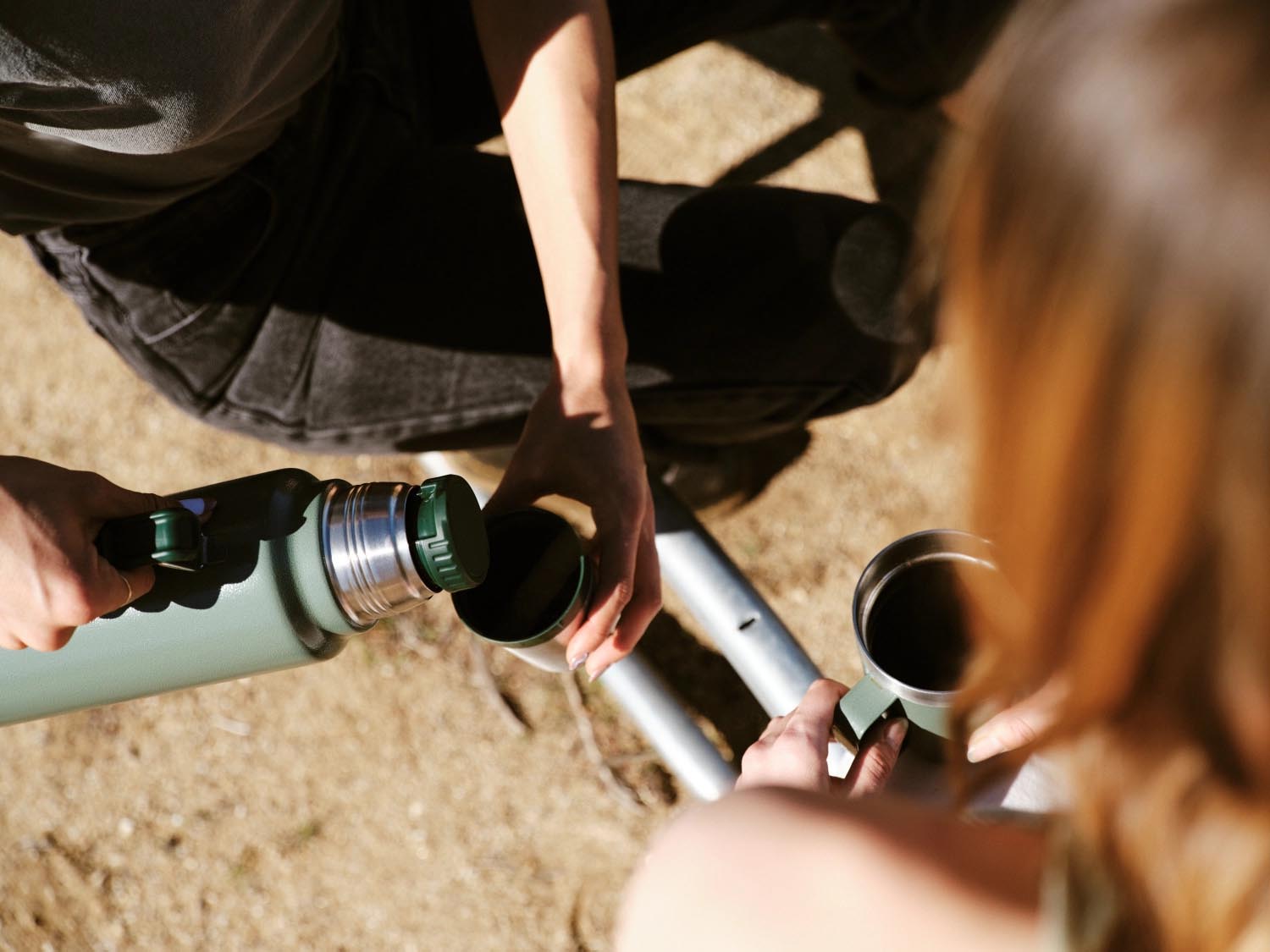 Die Stanley Legendary Classic 1.0l Flasche in Hammertone Green hält Getränke lange heiss oder kalt und ist ideal für Abenteuer und Outdoor.