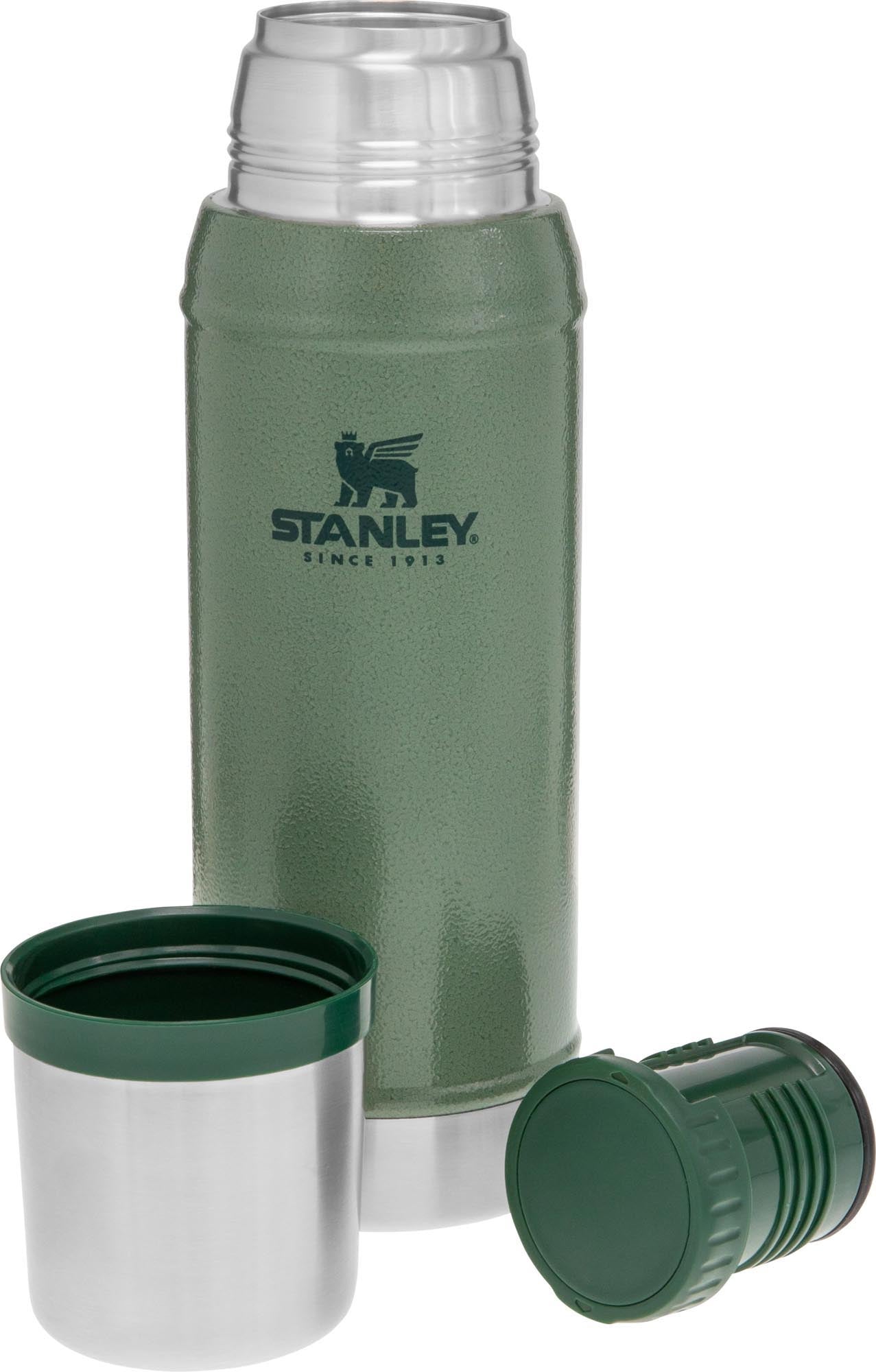 Die Stanley Legendary Classic 0.75l Flasche in Hammertone Green bietet langlebige Isolierung für Outdoor und Abenteuer.