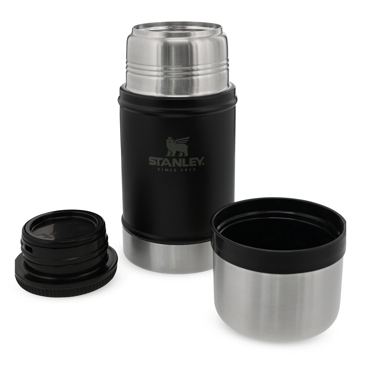 Der Stanley Legendary Food Jar 0.7l in mattem Schwarz ist robust, isoliert Speisen perfekt und ist ideal für unterwegs.