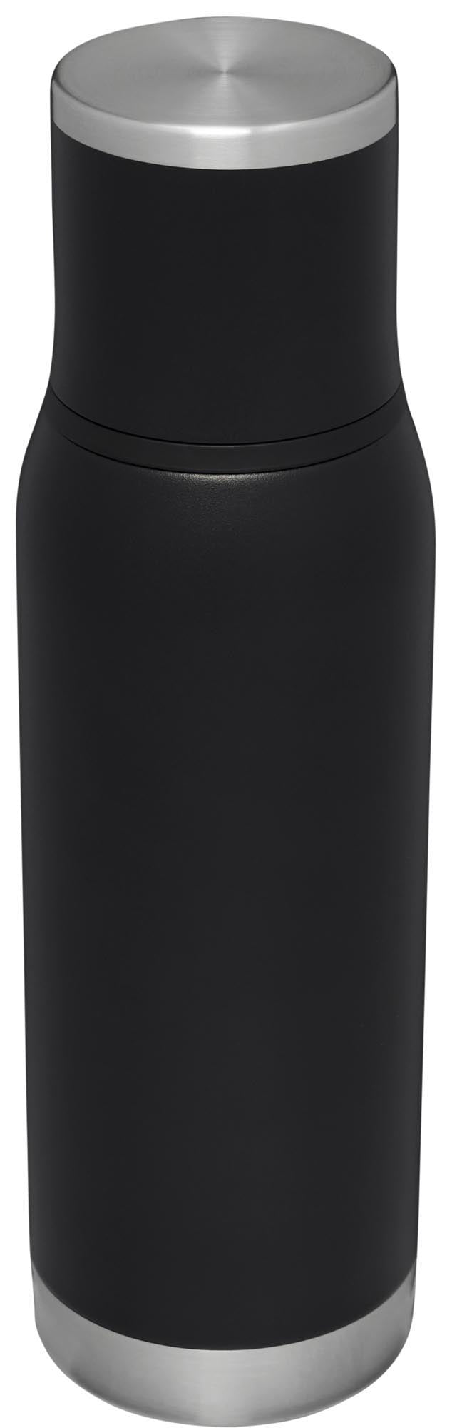 Robuste 1.0L Adventure To-Go Flasche von Stanley in Schwarz, ideal für Outdoor-Aktivitäten, langlebig und auslaufsicher.