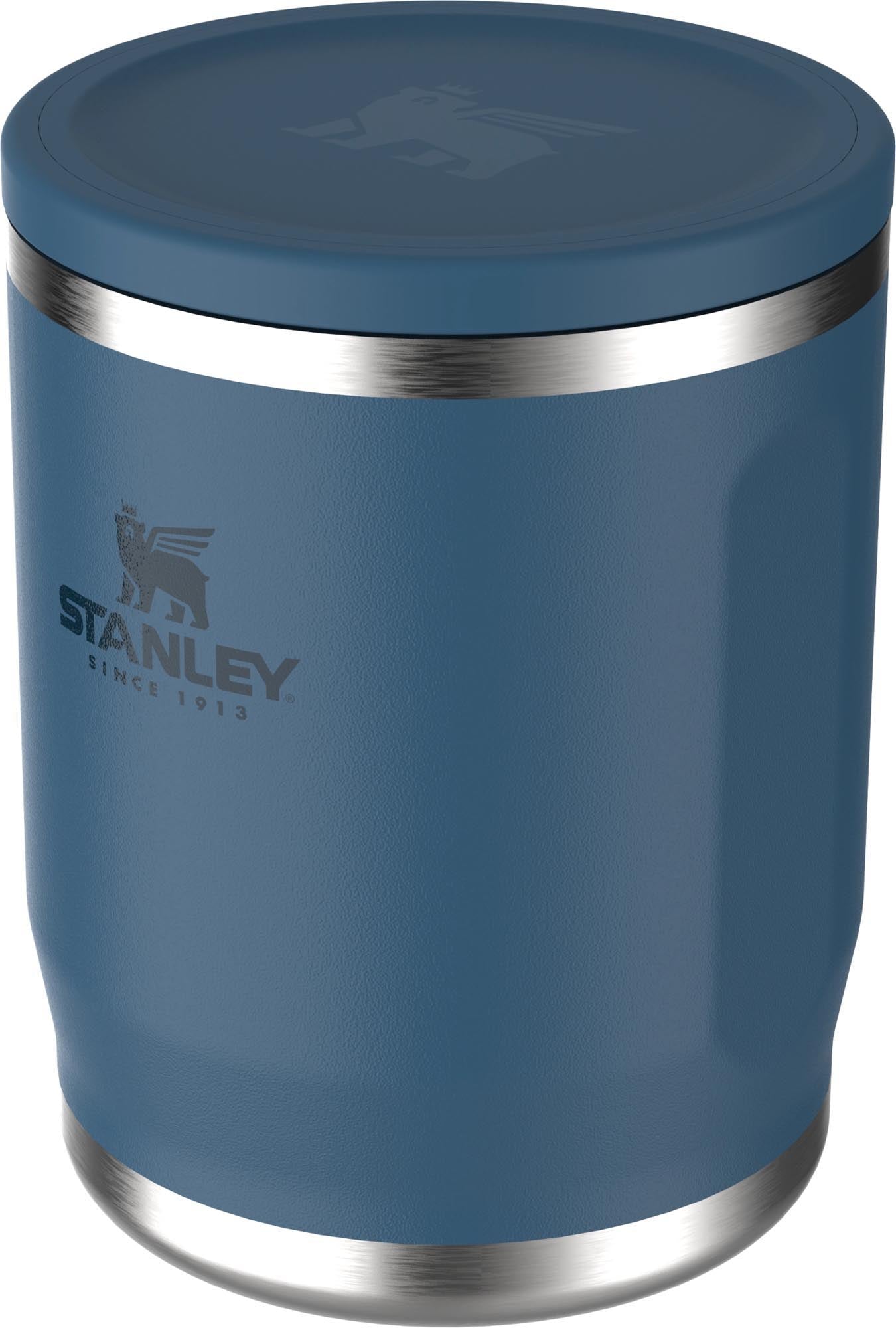 Der Stanley Adventure To-Go Food Jar 0.53l abyss hält Speisen warm oder kalt, ist robust, auslaufsicher und ideal für unterwegs.