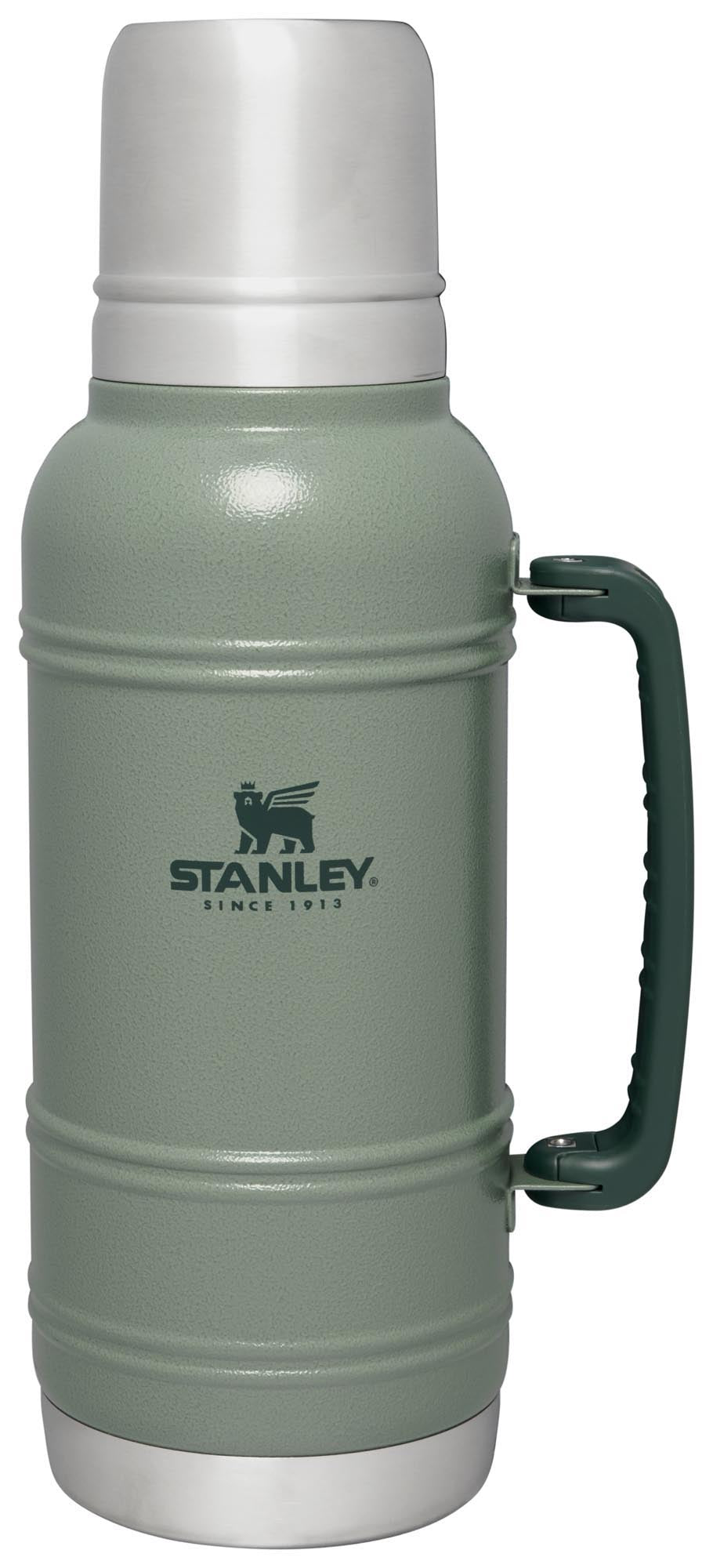 Artisan Thermal Flasche 1.4l hammertone green in Grün präsentiert im Onlineshop von KAQTU Design AG. Trinkflasche ist von Stanley