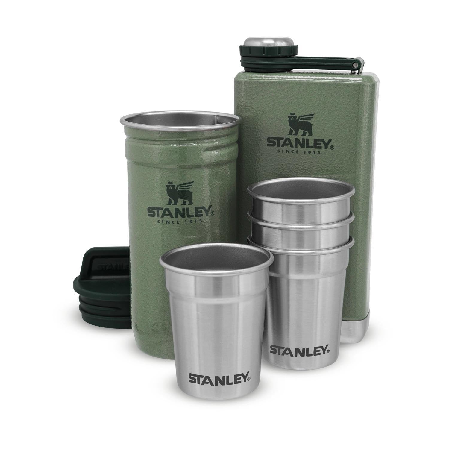 Pre-Party Shot Glass + Flask Set hammertone green in Grün präsentiert im Onlineshop von KAQTU Design AG. Trinkflasche ist von Stanley