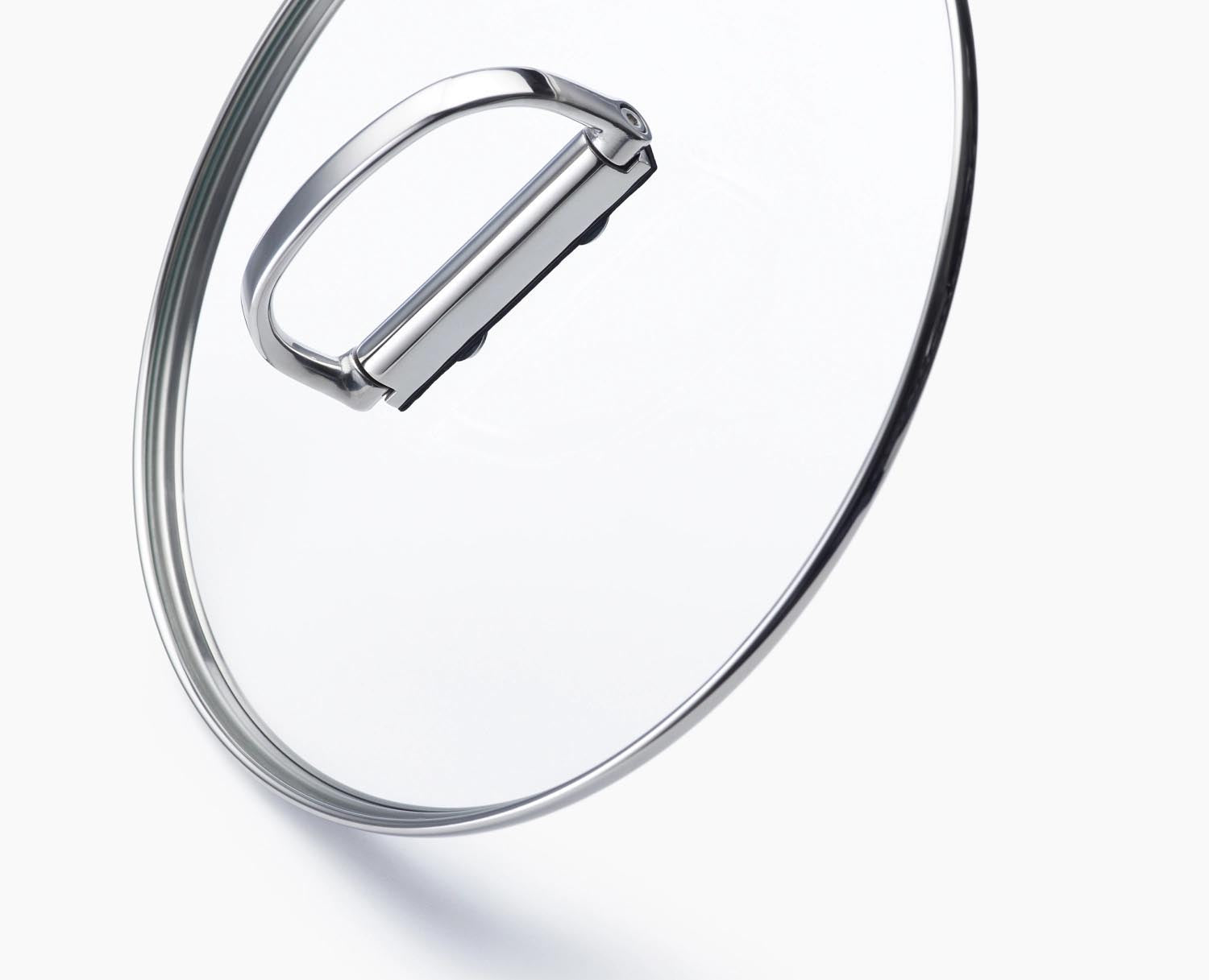 Kompakte Stielkasserolle (15 cm) mit faltbarem Griff und Deckel, ideal für platzsparendes Kochen in kleinen Küchen.