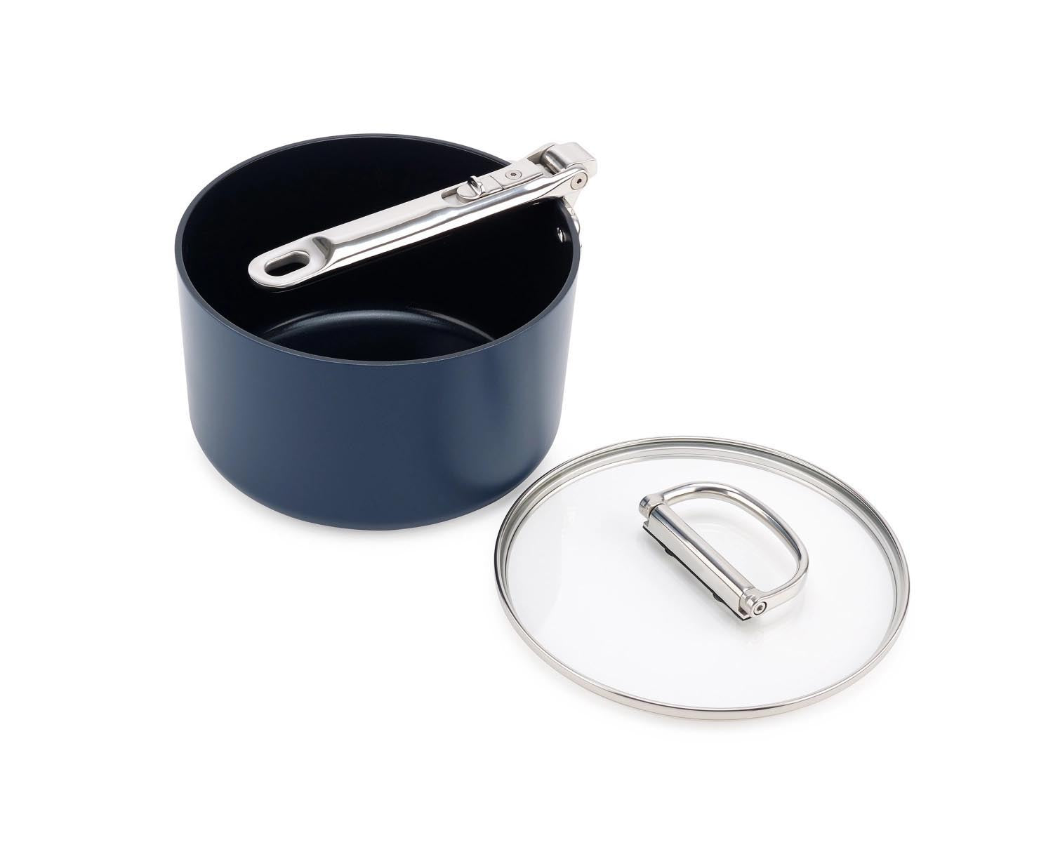 Space Stielkasserolle D19cm Griff klappbar mit Deckel in Silber präsentiert im Onlineshop von KAQTU Design AG. Pfanne/Topf ist von Joseph Joseph