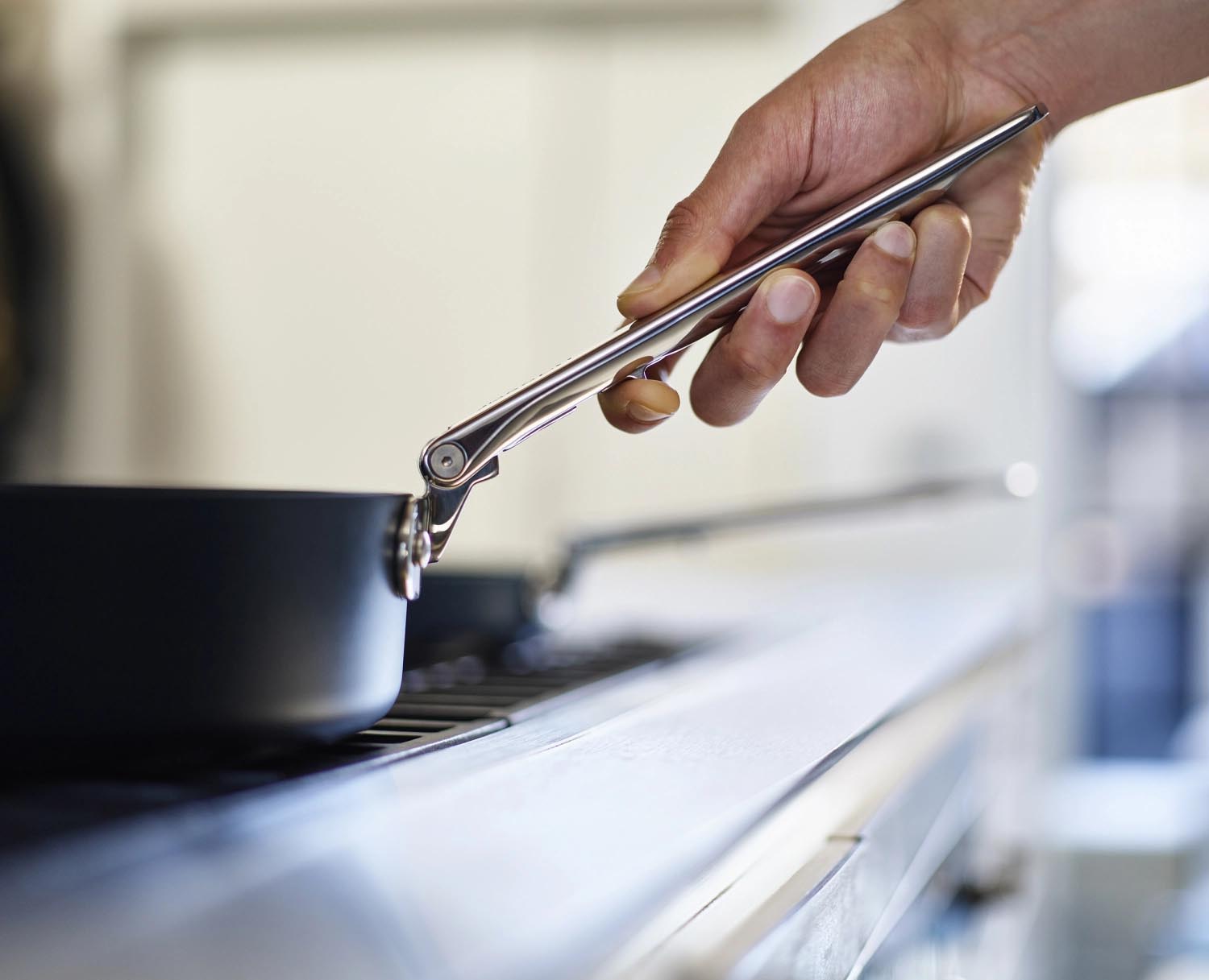 Die Space Bratpfanne D30cm von Joseph Joseph überzeugt mit klappbarem Griff und platzsparendem Design für moderne Küchen.