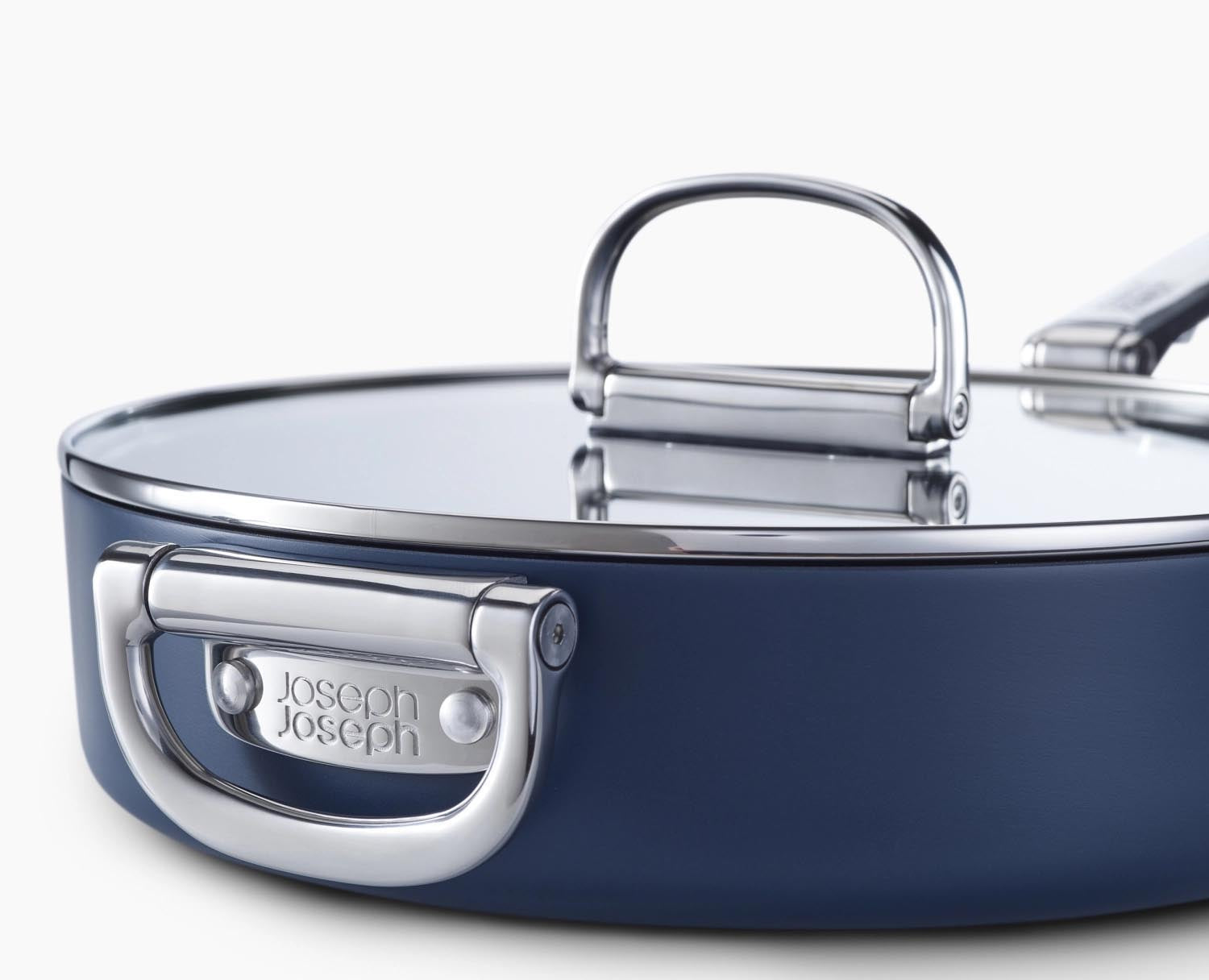 Stielkasserolle 28 cm mit faltbarem Griff und Deckel, perfekt für kompaktes Kochen und moderne Küchenaufbewahrung.