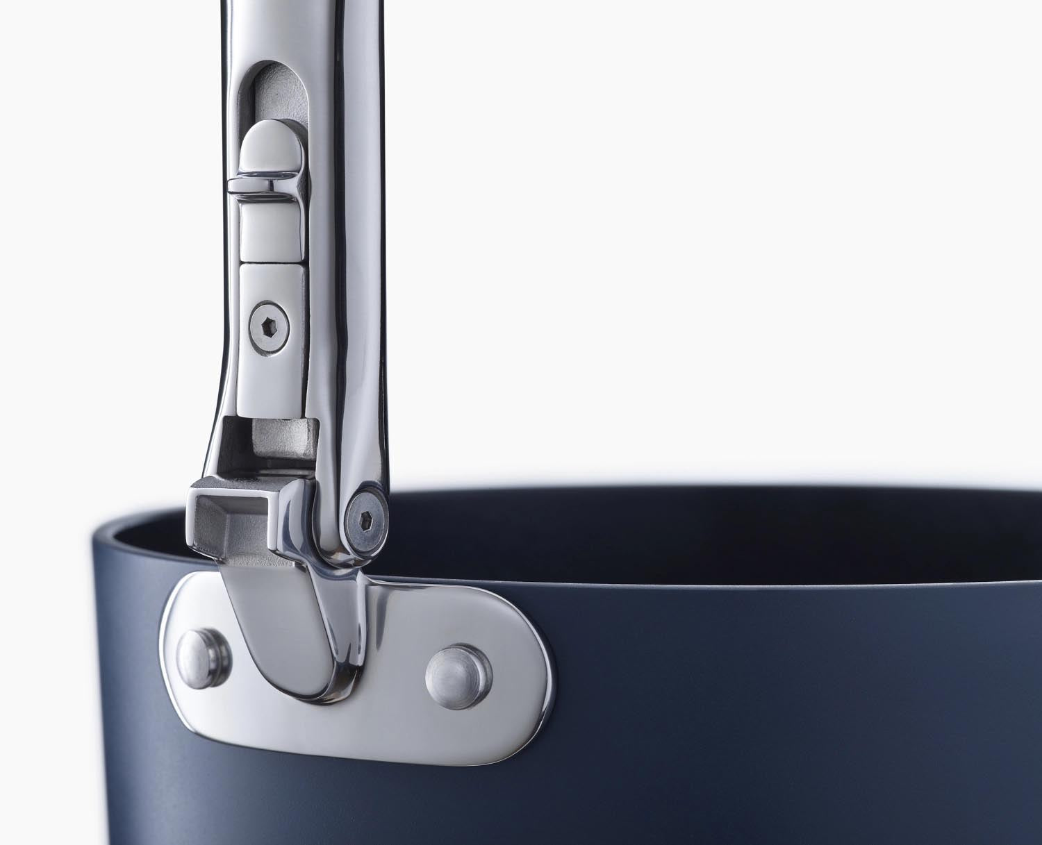 Das 3-teilige Space Pfannenset von Joseph Joseph (15/19/23 cm) überzeugt durch kompaktes Design und vielseitige Funktionalität.