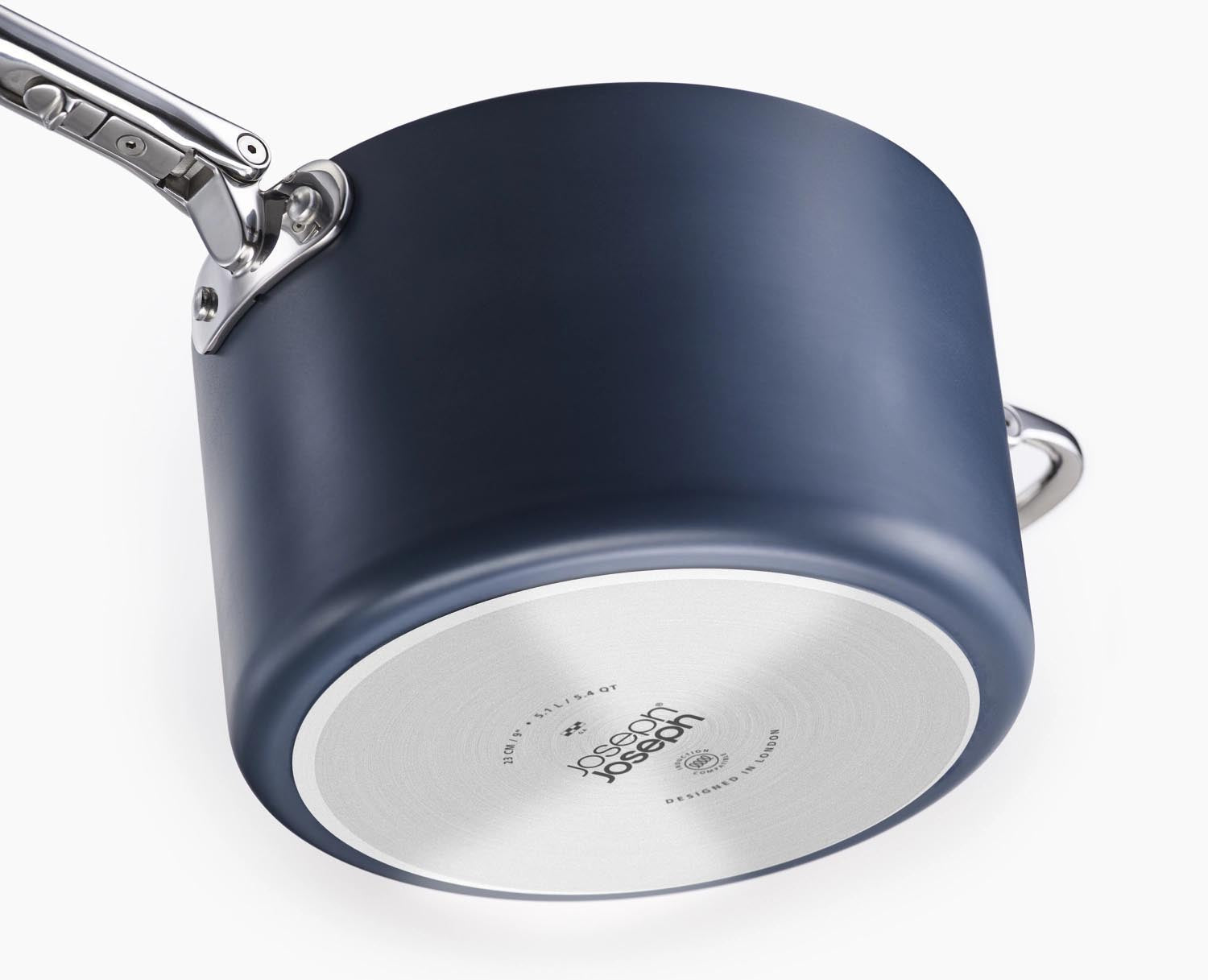 Das 3-teilige Space Pfannenset von Joseph Joseph (15, 19, 23 cm) überzeugt durch sein kompaktes, platzsparendes Design.