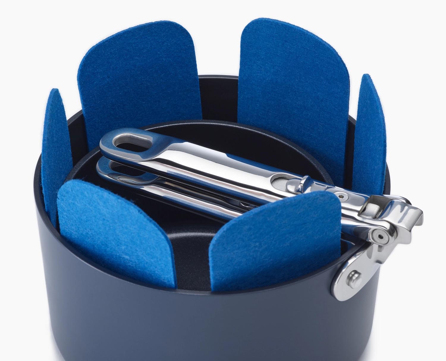 Platzsparendes 6-teiliges Space Kochset von Joseph Joseph mit klappbaren Griffen, ideal für effizientes Kochen und einfache Lagerung.