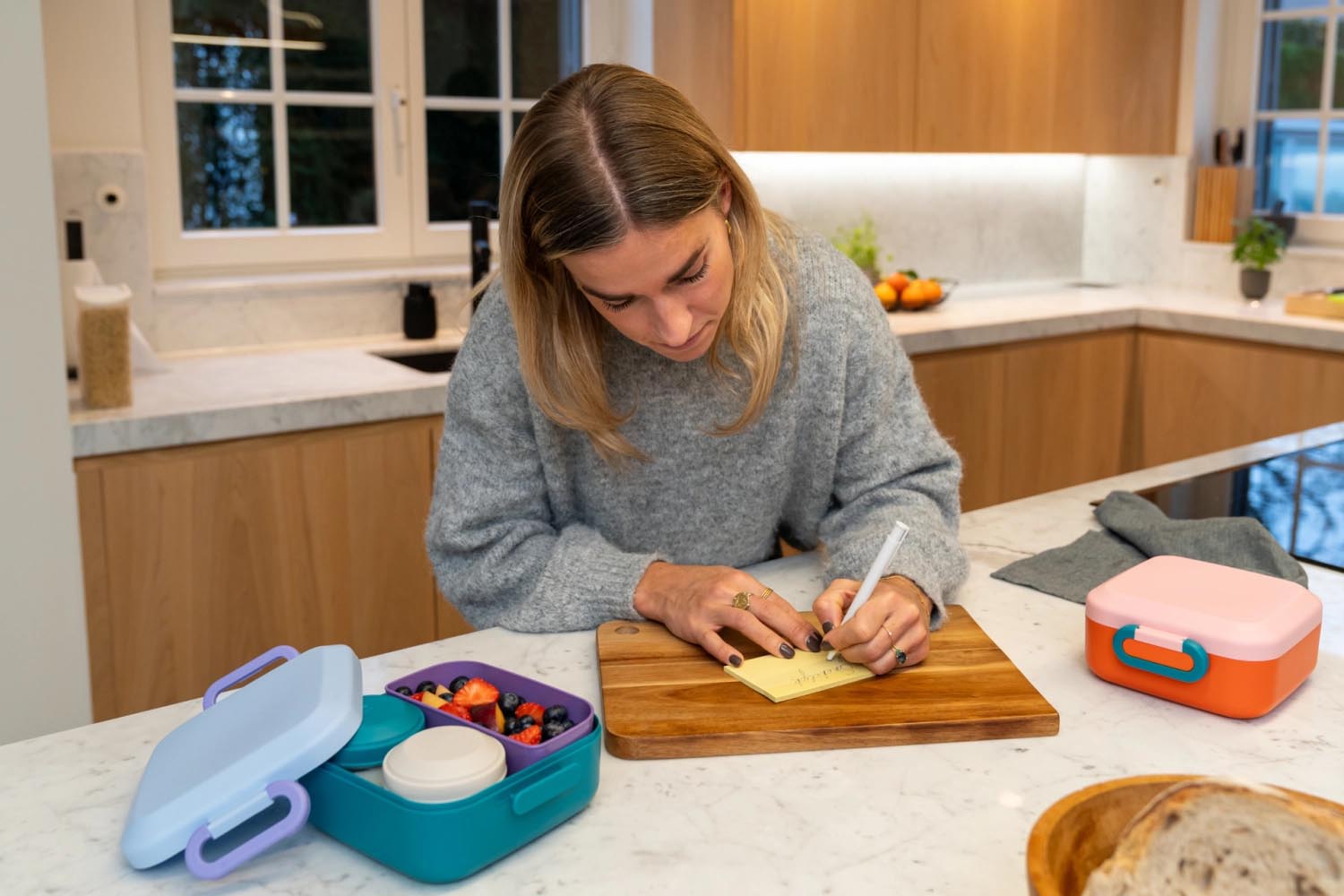 Die Rikko Lunchbox PP Lagoon Sky von Amuse bietet eine stilvolle und umweltfreundliche Lösung für Mahlzeiten unterwegs.