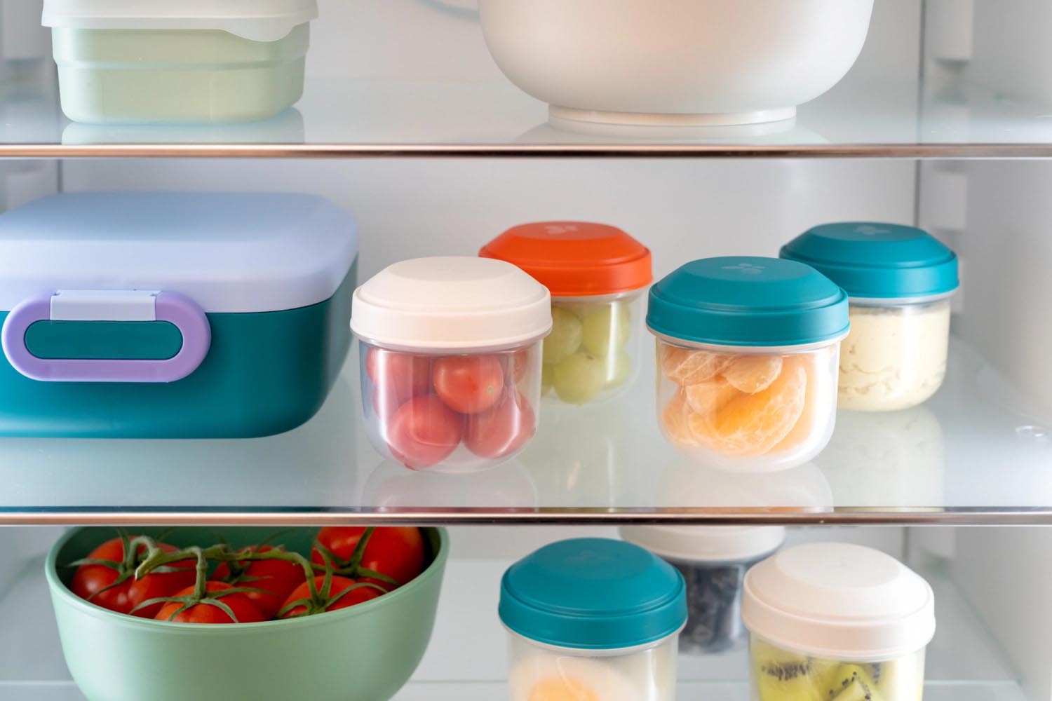 Set aus drei Snackboxen von Amuse in Lagoon-Farbe, gefertigt aus robustem PP. Perfekt für Snacks unterwegs oder zur Lagerung.