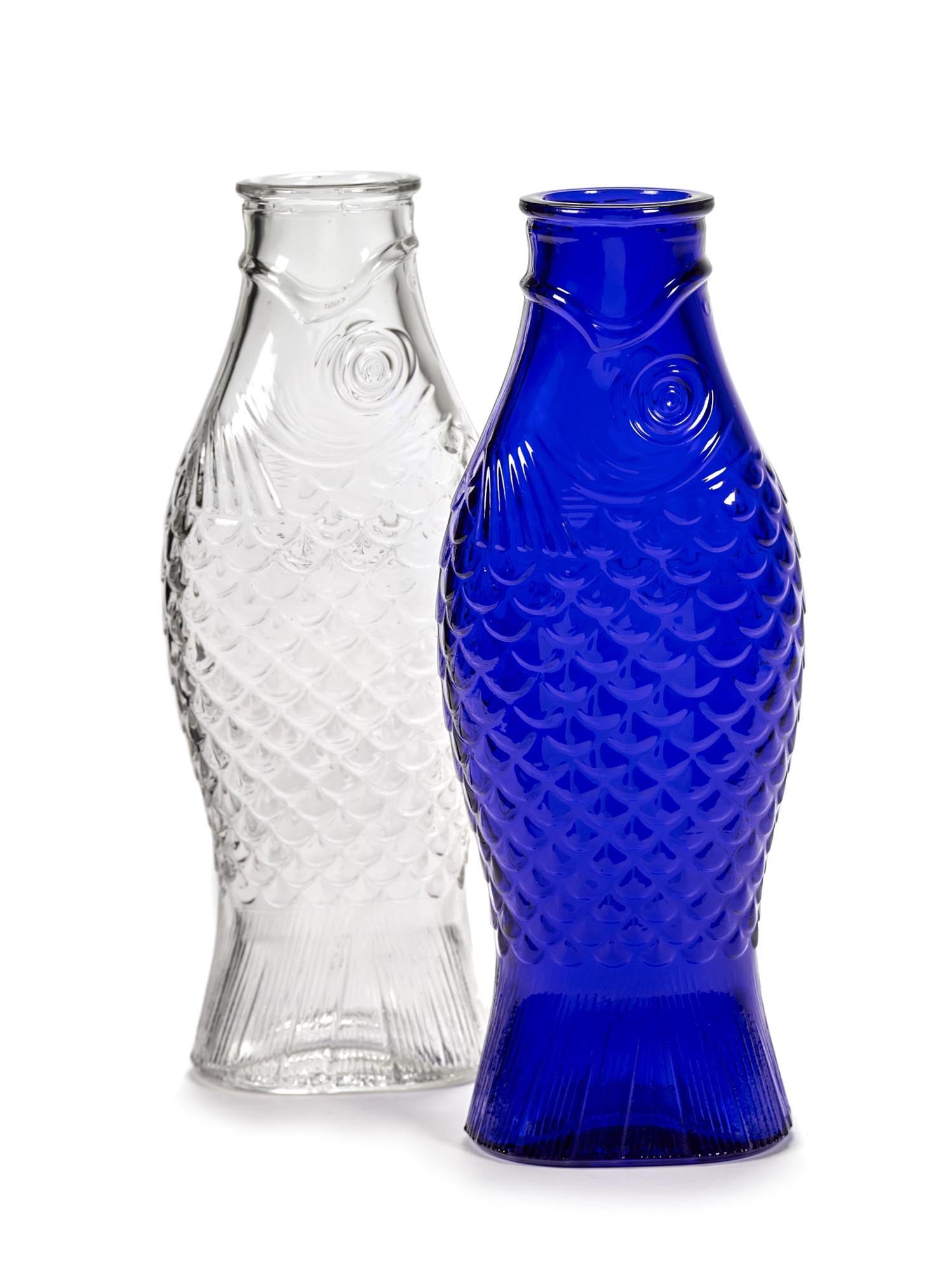Die Fish&Fish Flasche von Serax, designed von Paola Navone, ist eine elegante, transparente Glasflasche mit 1 Liter Volumen.