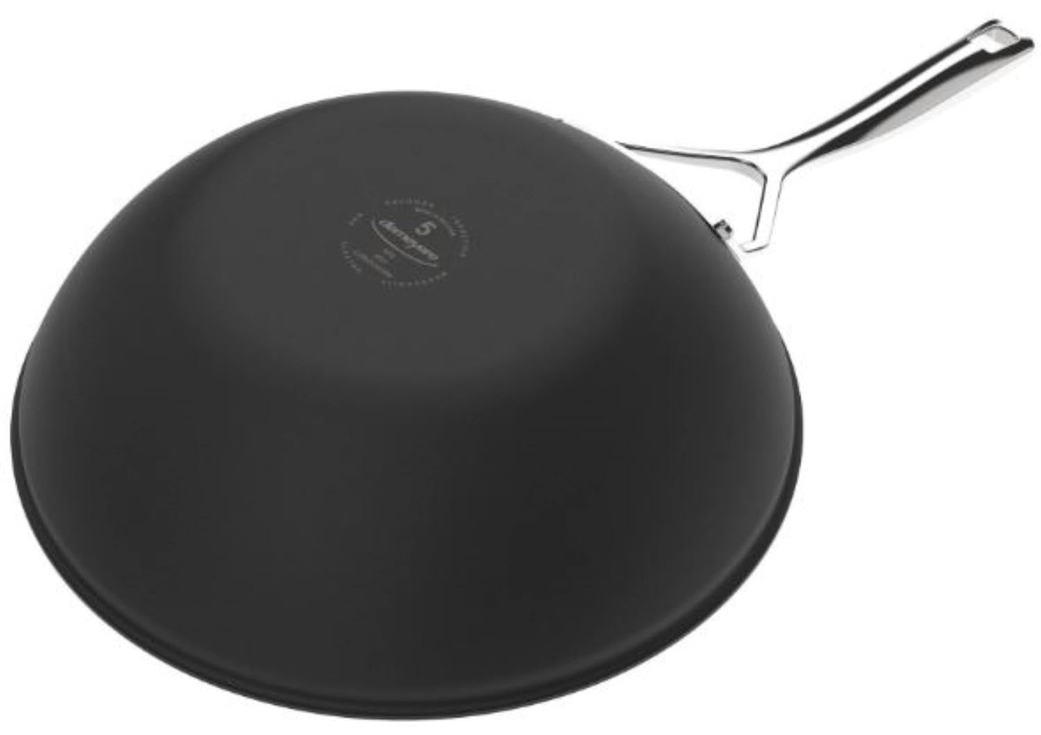 Demeyere Black 5 Wok 30cm: Robuster Wok für asiatische Küche, gleichmässige Hitzeverteilung, langlebig, für alle Herdarten geeignet.