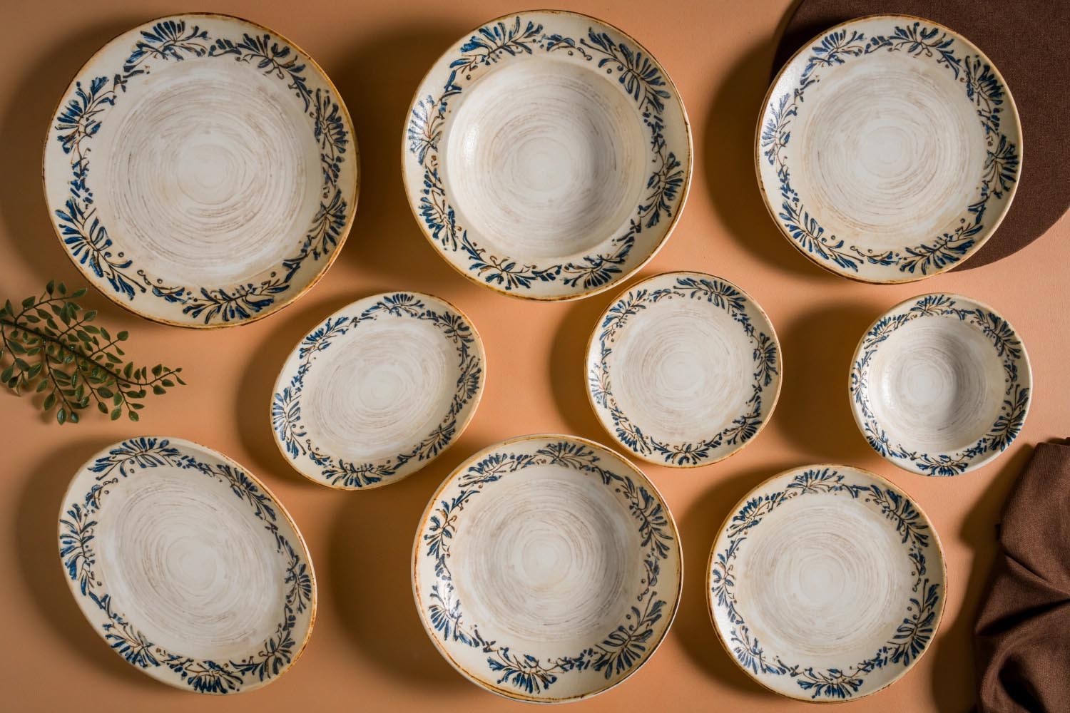 Flacher Teller (27 cm) aus der Grandma Gourmet Serie von Bonna, perfekt für elegantes Servieren und ansprechende Tischdekoration.