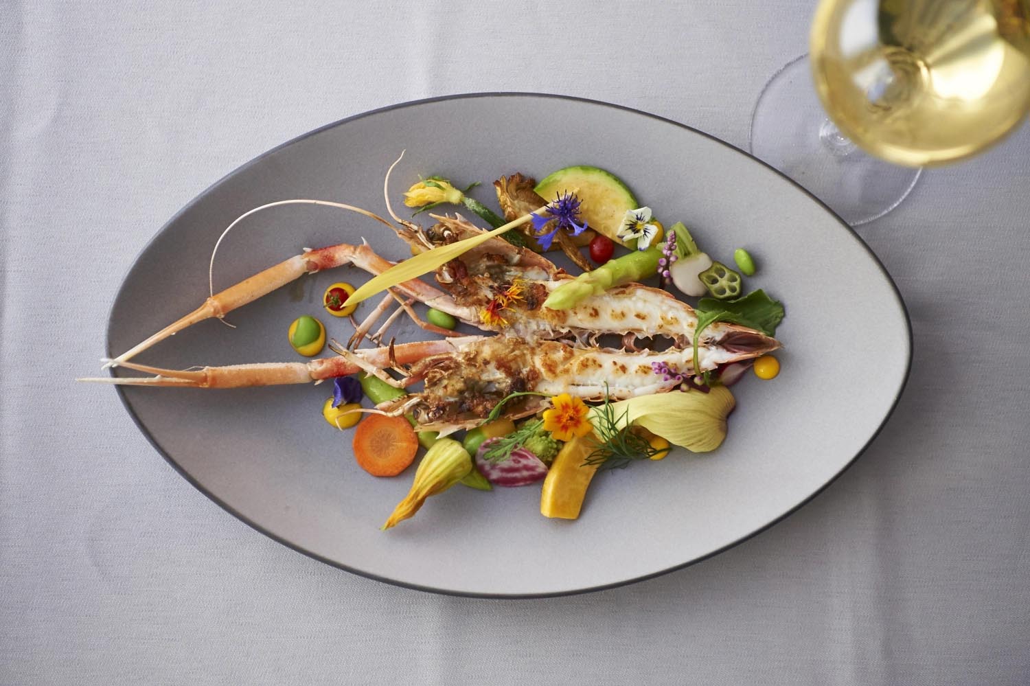 Die Equinoxe Espresso Untertasse von Revol, 13 cm, vereint stilvolles Design und Qualität für ein edles Kaffeeerlebnis.