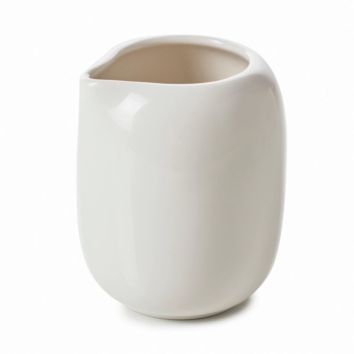 Madeleine Sahne-Giesser D6.3cm H7.5cm 12cl alabaster weiss in Weiss präsentiert im Onlineshop von KAQTU Design AG. Kanne ist von Revol