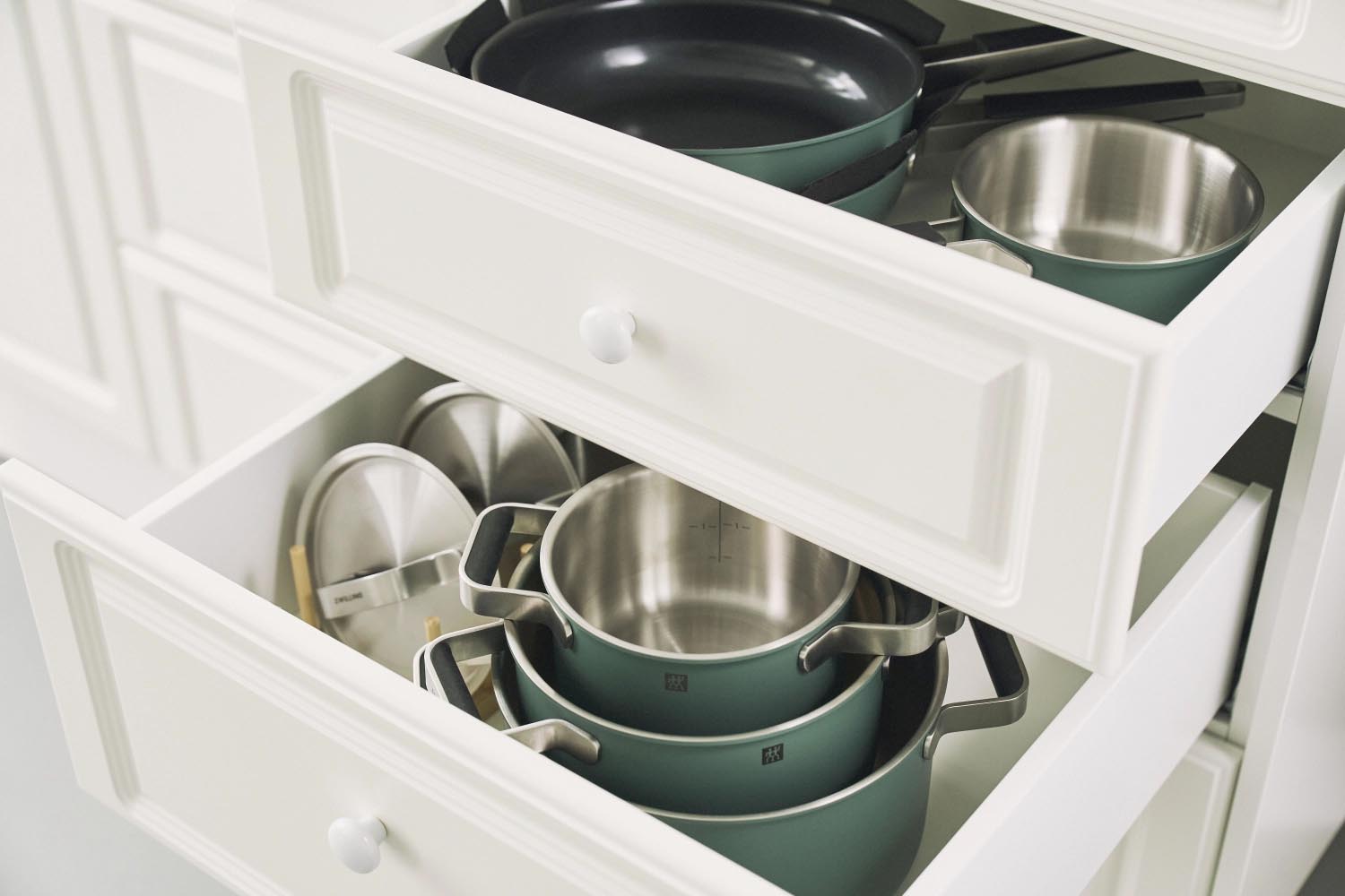 Die grüne Zwilling Pure Bratpfanne 20cm überzeugt durch gleichmässige Wärmeverteilung und ist perfekt für gesundes Kochen.