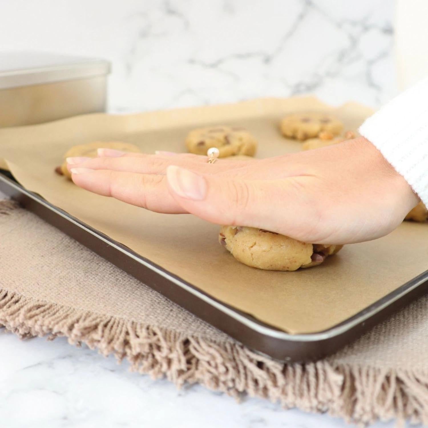 Backmischung für Cookies mit Milchschokolade, Haselnuss und Pralinenpaste. Perfekt für schnelle, leckere Backkreationen.