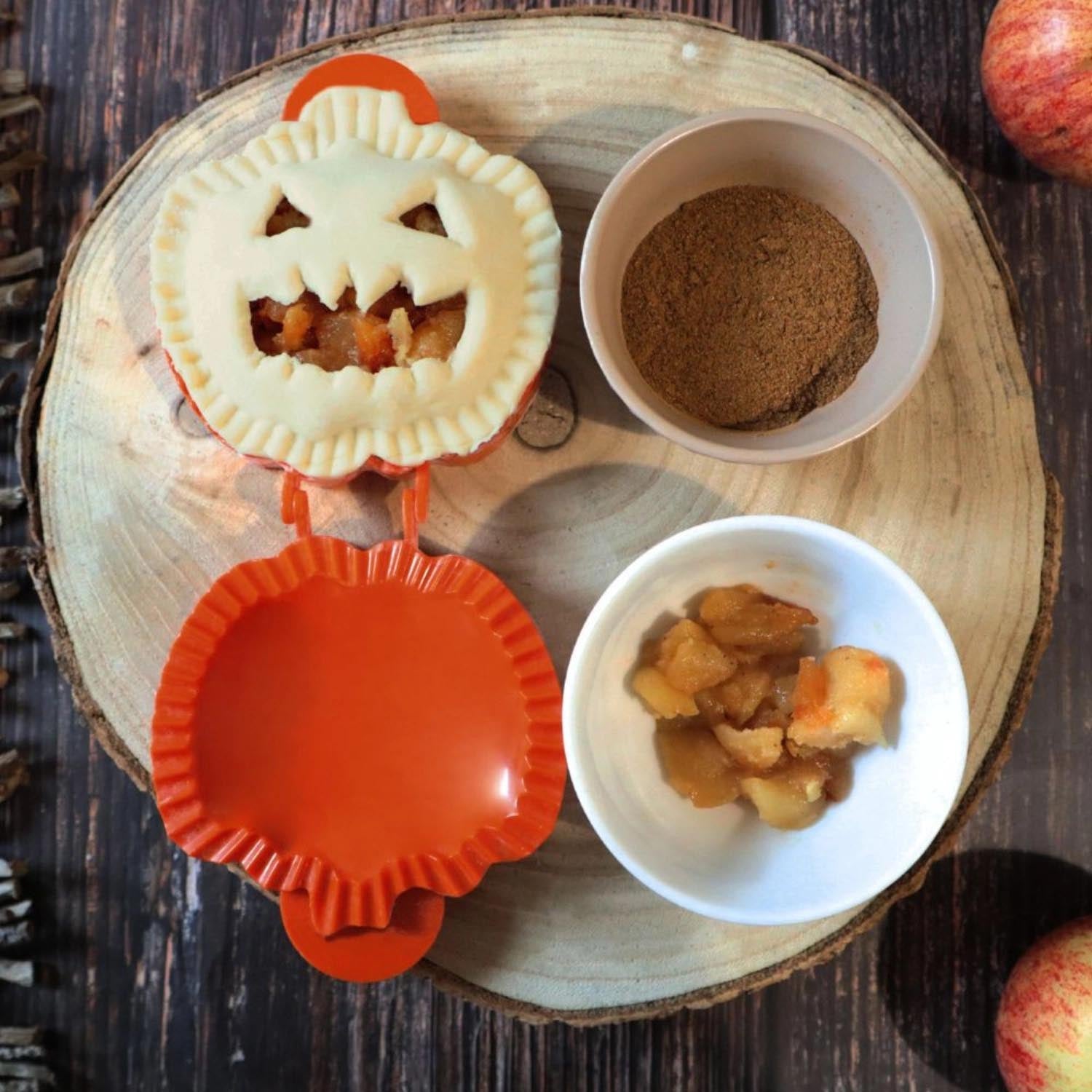 Halloween-Teigformer von Scrap Cooking im Geisterkürbis-Design. Ideal für gruselige Backkreationen und kreative Halloween-Leckereien.