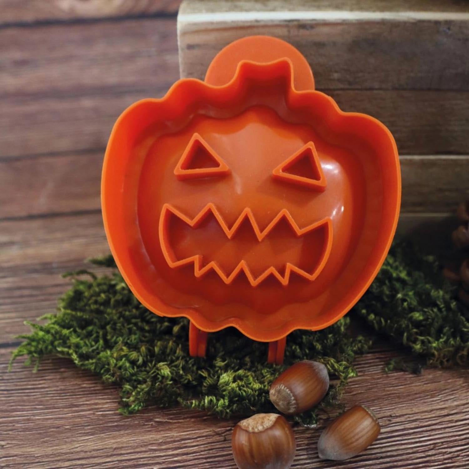 Halloween-Teigformer von Scrap Cooking: Perfekt für gruselige Kürbis- und Geistermotive in Backwaren und Dekorationen.