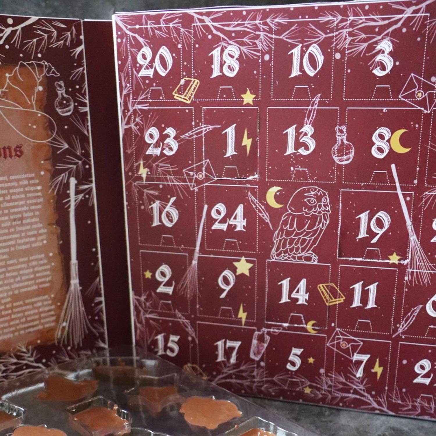 Entdecke den magischen Adventskalender von Scrap Cooking mit Schokoladengiessformen für kreative und zauberhafte Weihnachtsfreuden.