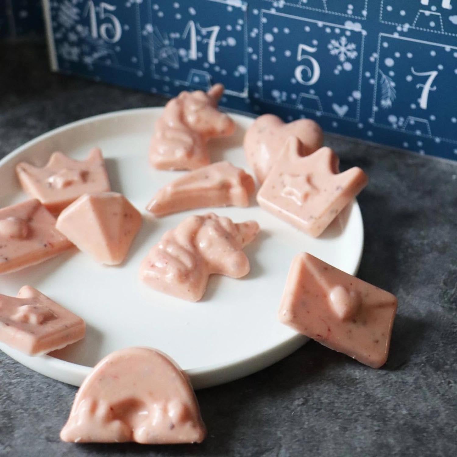 Adventskalender mit Einhorn-Schokoladenformen von Scrap Cooking – zauberhafte Schokoladenkreationen für die Adventszeit.