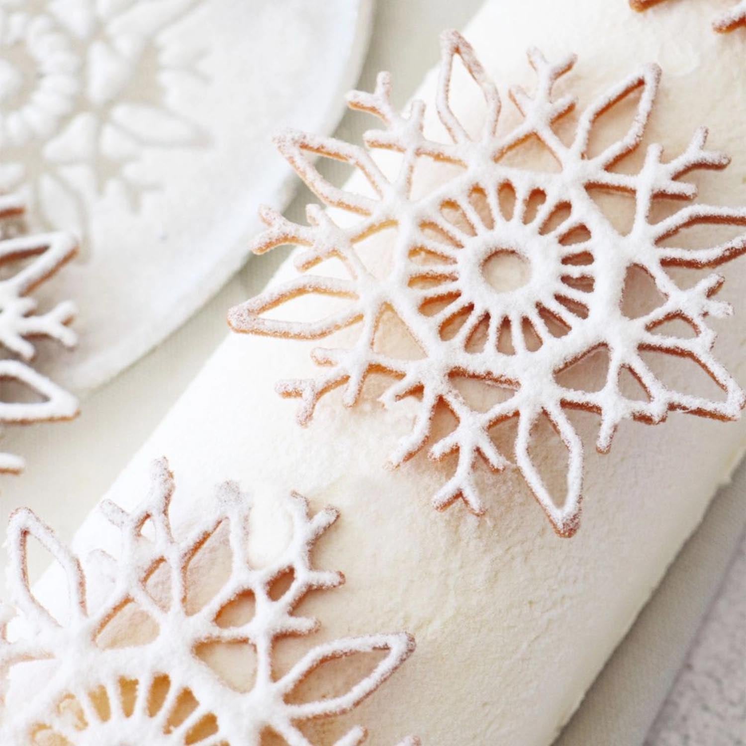 Glitzerndes Farbpulver für kreative Dekorationen, ideal für Backen und Basteln, mit schneegleichem, samtigem Effekt.