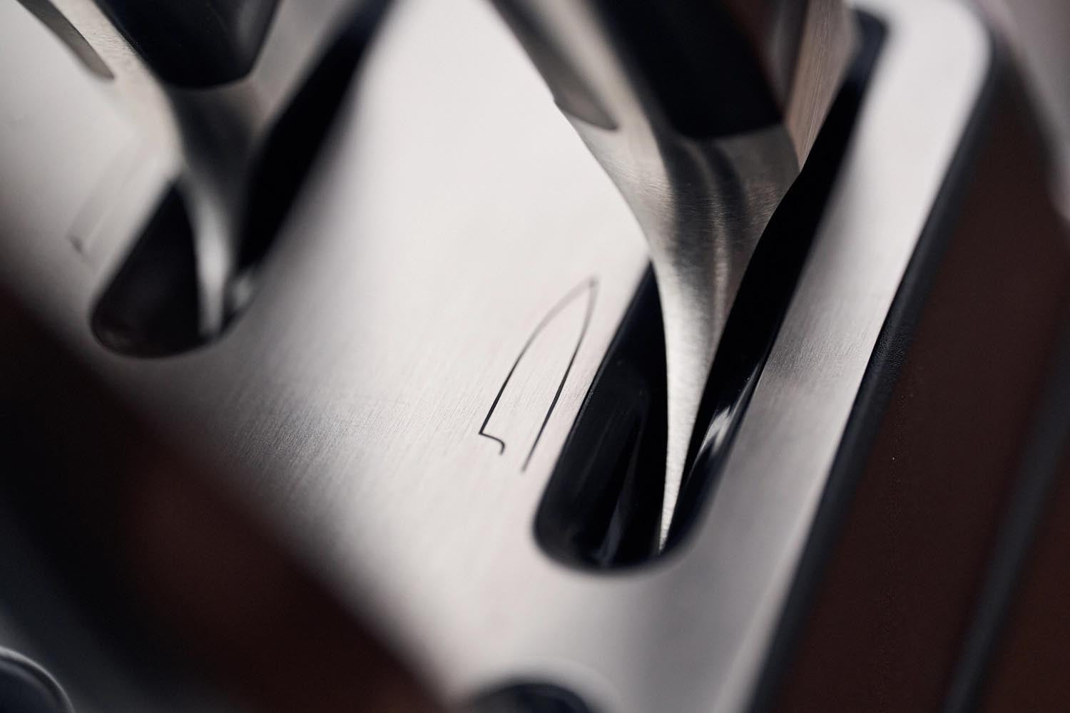 Selbstschärfender Messerblock von Zwilling, 7-teilig, hochwertige Messer mit innovativer Schärftechnologie, stilvolles Design.