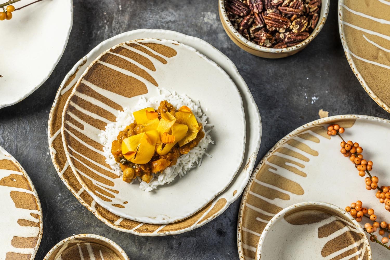 Eleganter tiefer Teller Solis von Bonna, 24 cm Durchmesser, 900 ml Volumen, ideal für Suppen, Pasta und vielseitige Gerichte.