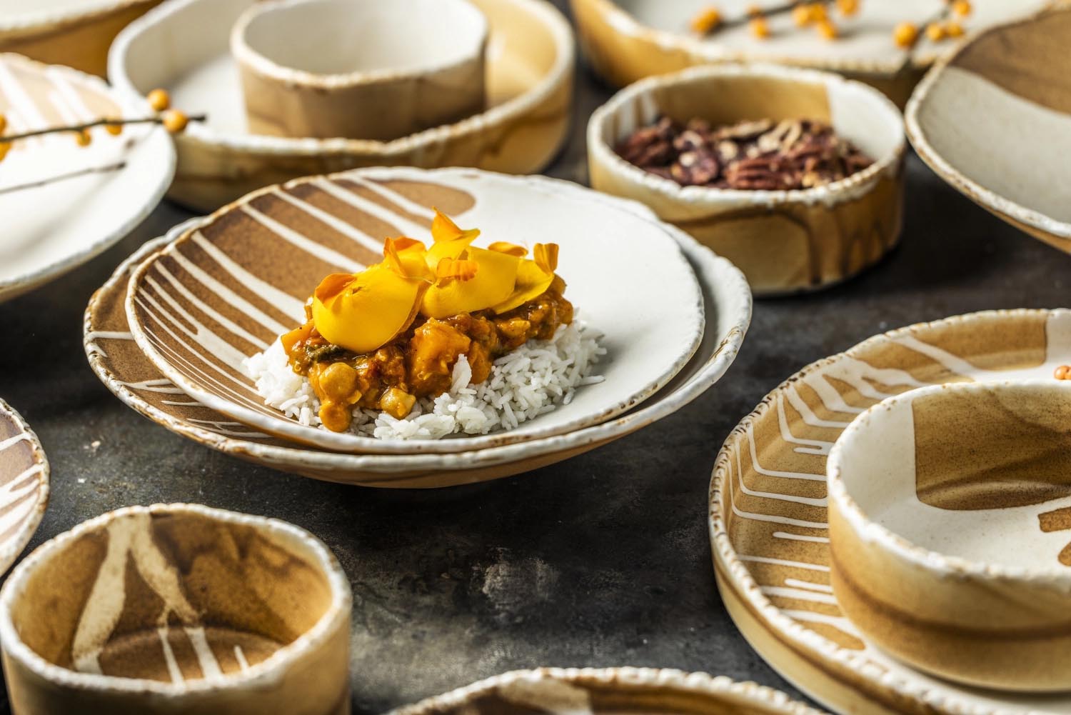 Die Bonna Solis Schale, 11 cm, 300 ml, ist stapelbar, robust und perfekt für den vielseitigen Einsatz in der Gastronomie.