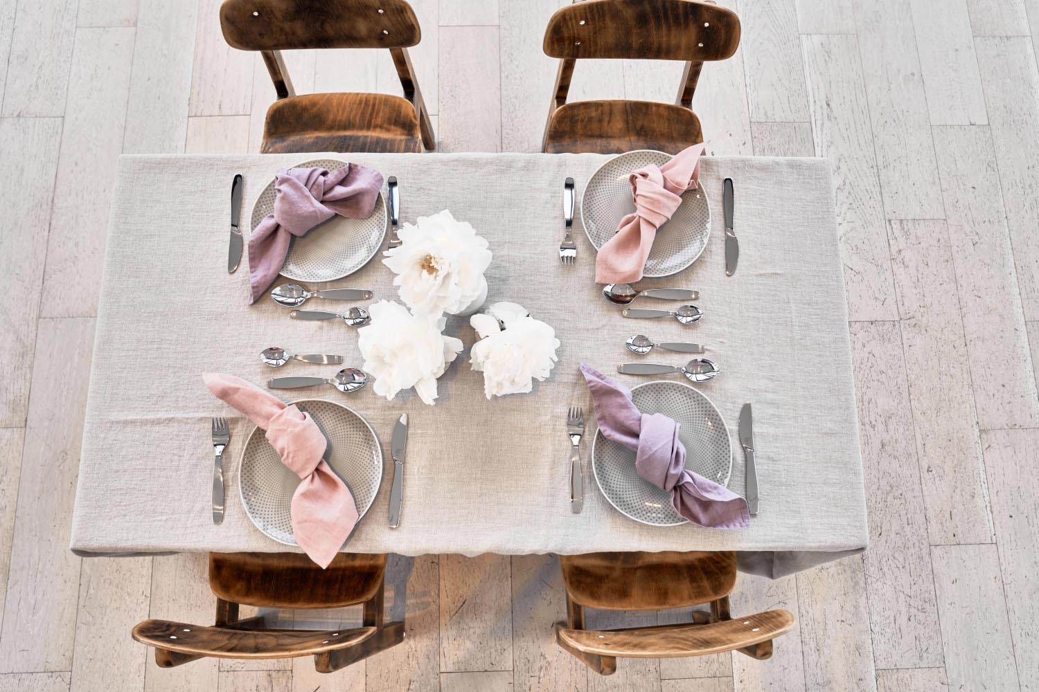 Das 4-teilige Kinderbesteck Pila von Zwilling aus Edelstahl ist ideal für Kinderhände und begeistert mit seinem charmanten Design.