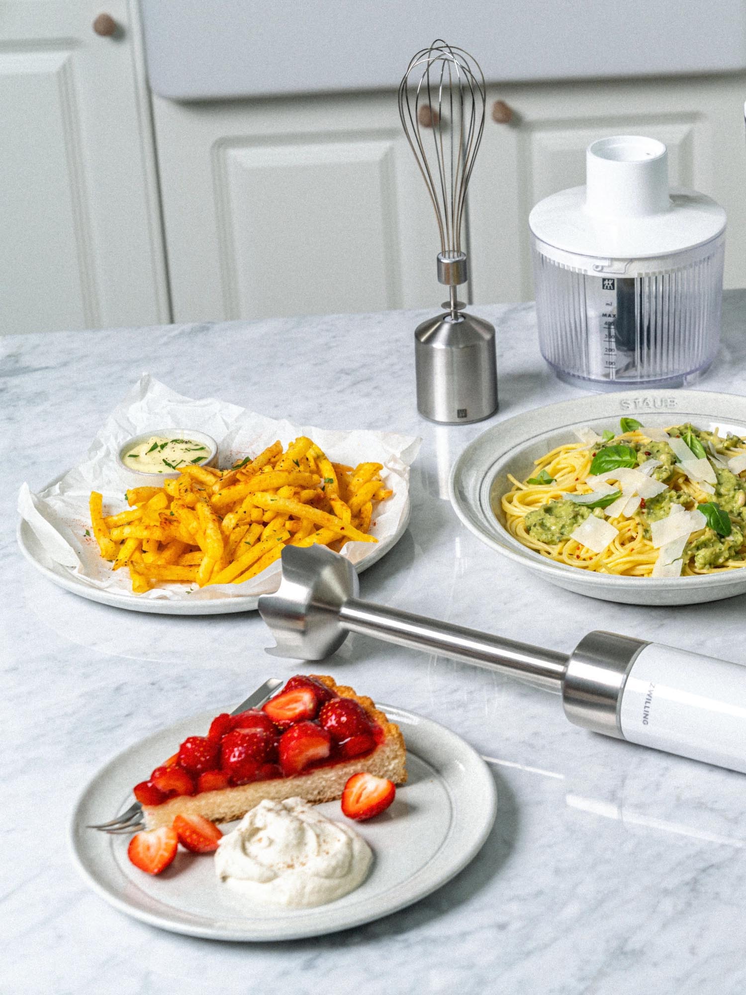 Praktischer Zwilling Enfinigy Häcksler in Weiss, perfekt für schnelles Zerkleinern und Mixen von Zutaten in Ihrer Küche.