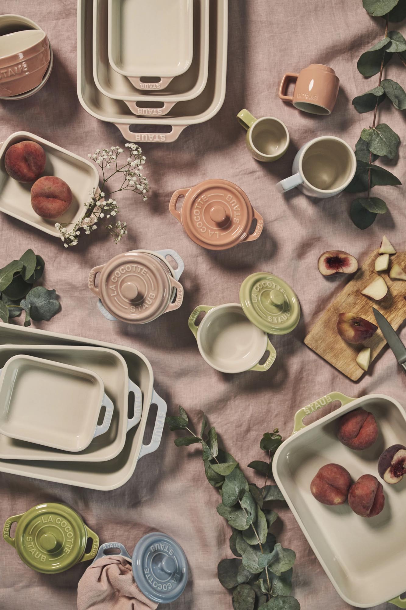 Staub 2-teiliges Keramik-Ofenformset in Hellgrün, Grössen 20x16 & 27x20 cm, perfekt für stilvolles Backen und Servieren.