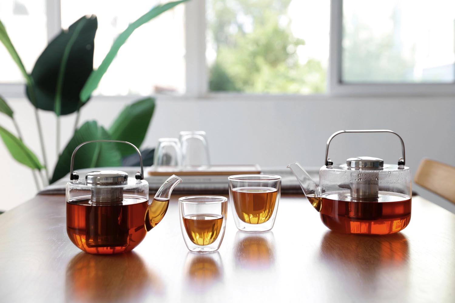 Eleganter Bjorn Teekrug (1.2l) aus langlebigem Borosilikatglas von Viva – perfekt für Tee und Kaltgetränke, hitzebeständig und modern.