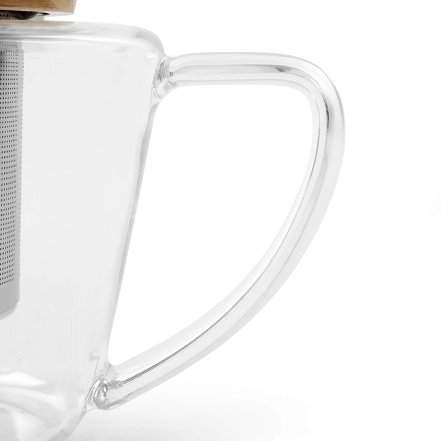 Eleganter Teekrug aus Borosilikatglas mit Holzdeckel, 0.5l Fassungsvermögen, ideal für stilvollen Teegenuss und langlebige Qualität.