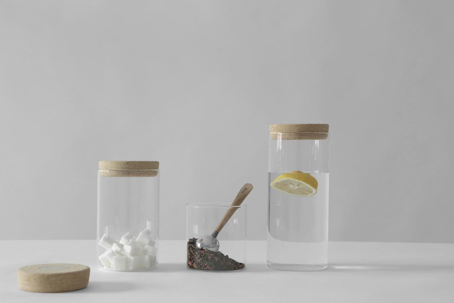 Stilvoller Teelöffel aus Edelstahl mit ergonomischem Holzgriff, 15,5 cm Länge, perfekt für Tee und Desserts. Viva Qualität.