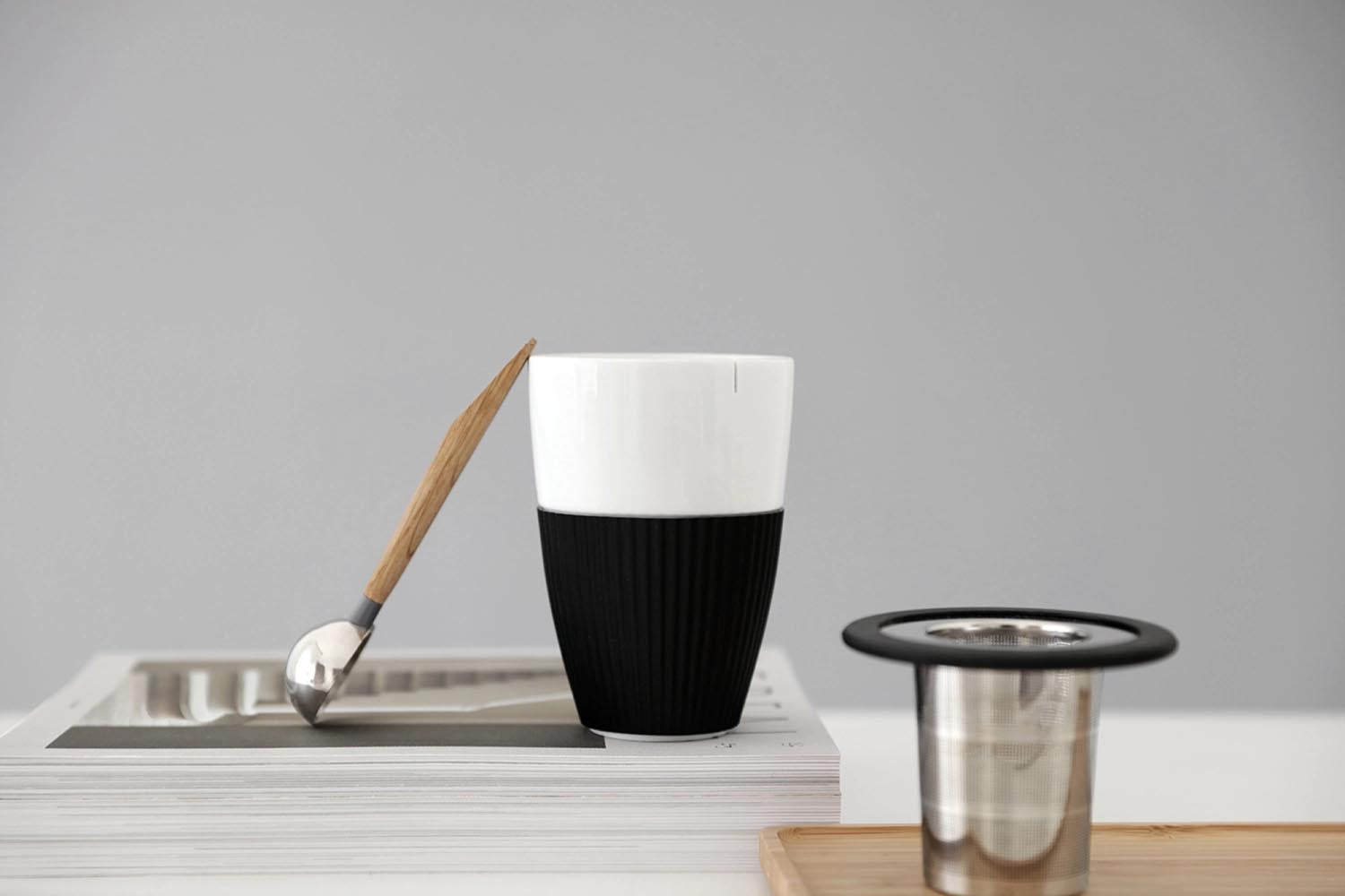 Stilvoller Teelöffel aus Edelstahl mit ergonomischem Holzgriff, 15,5 cm Länge, perfekt für Tee und Desserts. Viva Qualität.