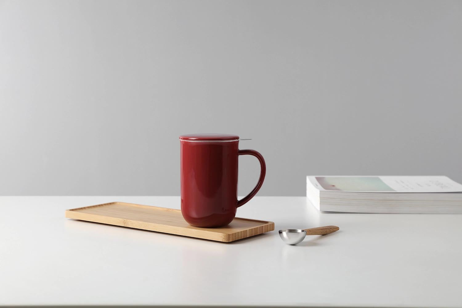 Stilvolle 500ml Teetasse aus Porzellan in Cranberry-Rot, 14cm hoch, Viva Minima Balance, perfekt für Teegenuss und modernes Design.