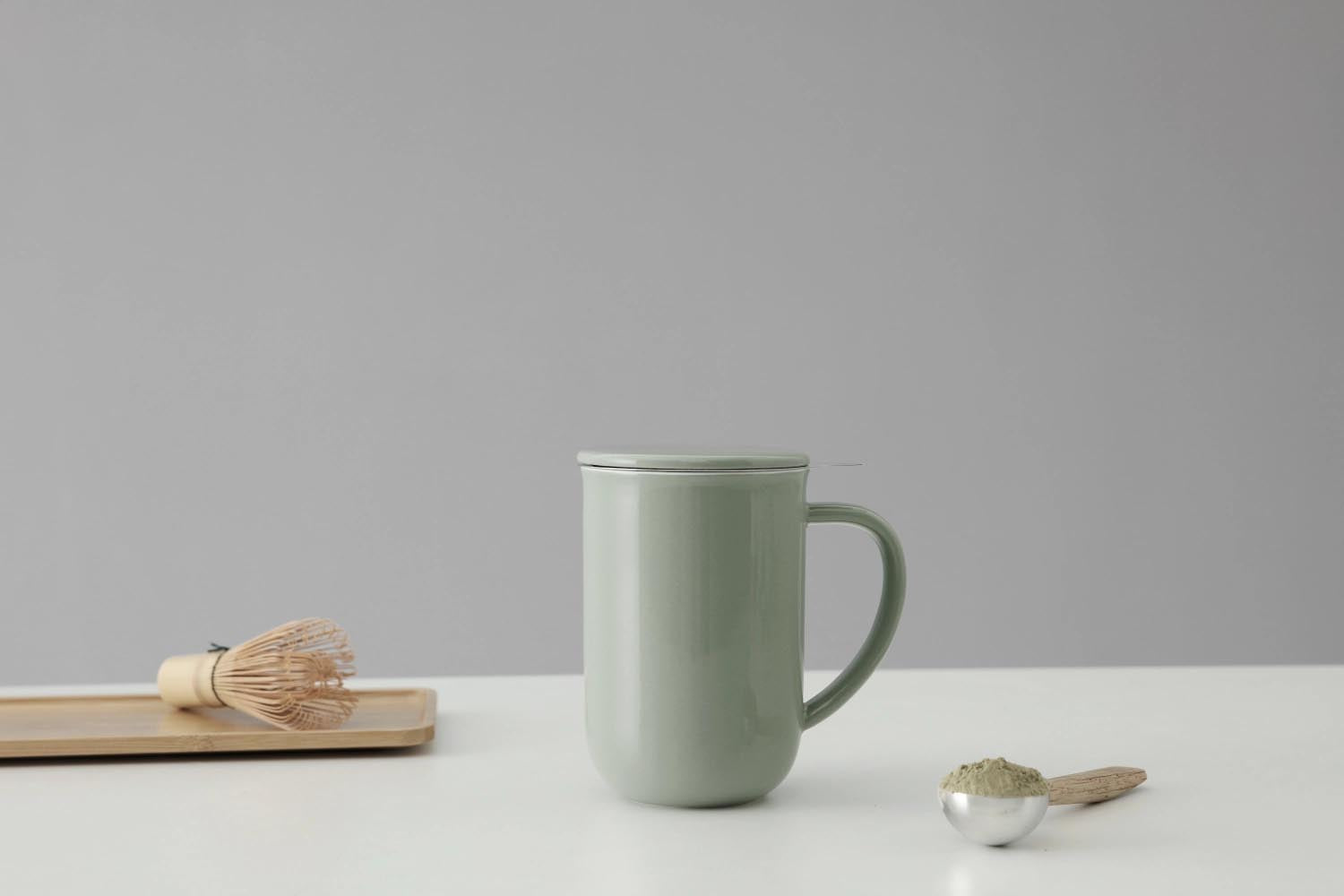 Elegante grüne Porzellan-Teetasse, 500ml, 14cm hoch, von Viva. Perfekt für stilvollen Teegenuss und modernes Design.