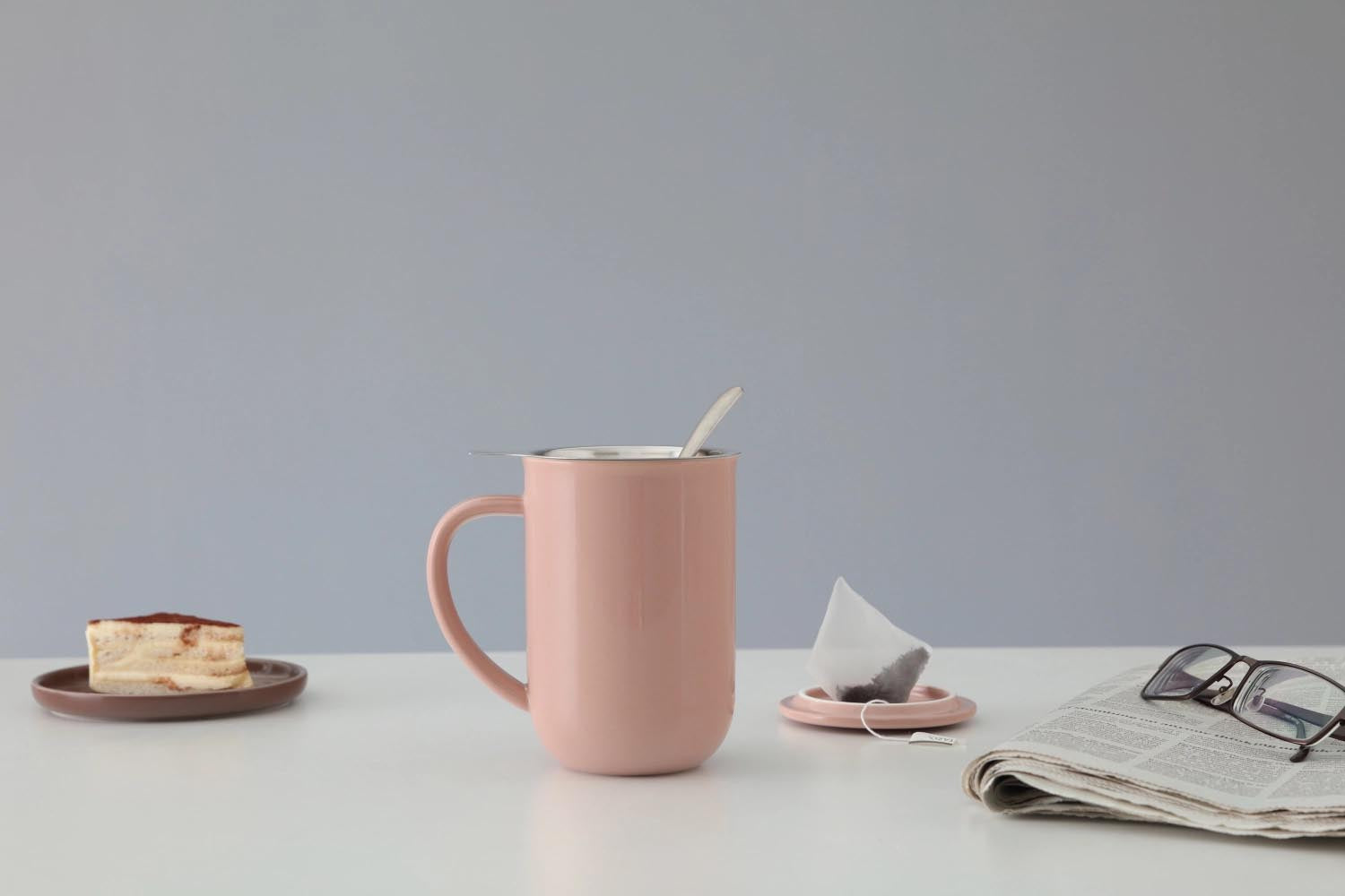 Stilvolle Teetasse aus Porzellan in sanftem Rosé, 500ml Volumen, 14cm Höhe, perfekt für genussvolle Teemomente.