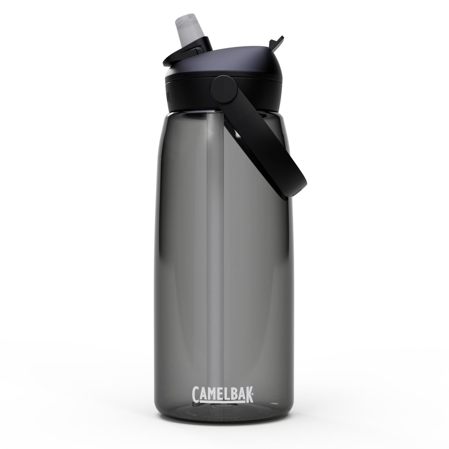 Thrive Flip Straw 1.0l charcoal in Grau präsentiert im Onlineshop von KAQTU Design AG. Trinkflasche ist von Camelbak