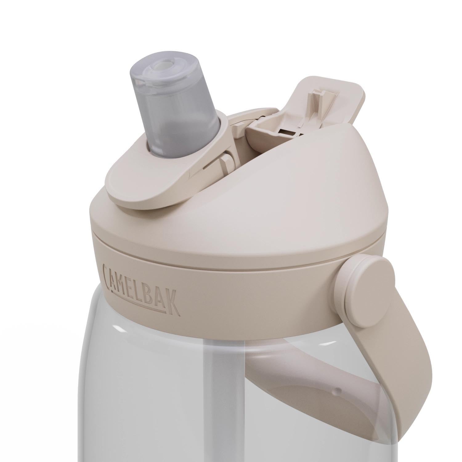 Die CamelBak Thrive Flip Straw 1.0L Flasche kombiniert klare Hydration mit einem praktischen Flip-Strohhalm und einem langlebigen Design.