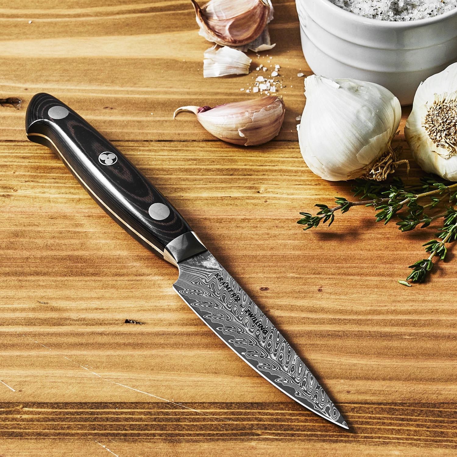 Das Kramer Euro Stainless Kochmesser 20cm von Zwilling bietet exzellente Schneidleistung, hochwertige Materialien und edles Design.