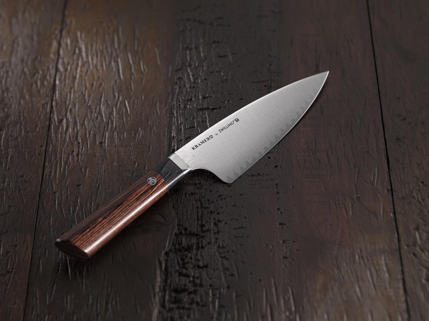 Das Kramer Meiji Brotmesser von Zwilling, 26 cm, bietet präzises Schneiden mit hochwertiger Klinge und elegantem Design.