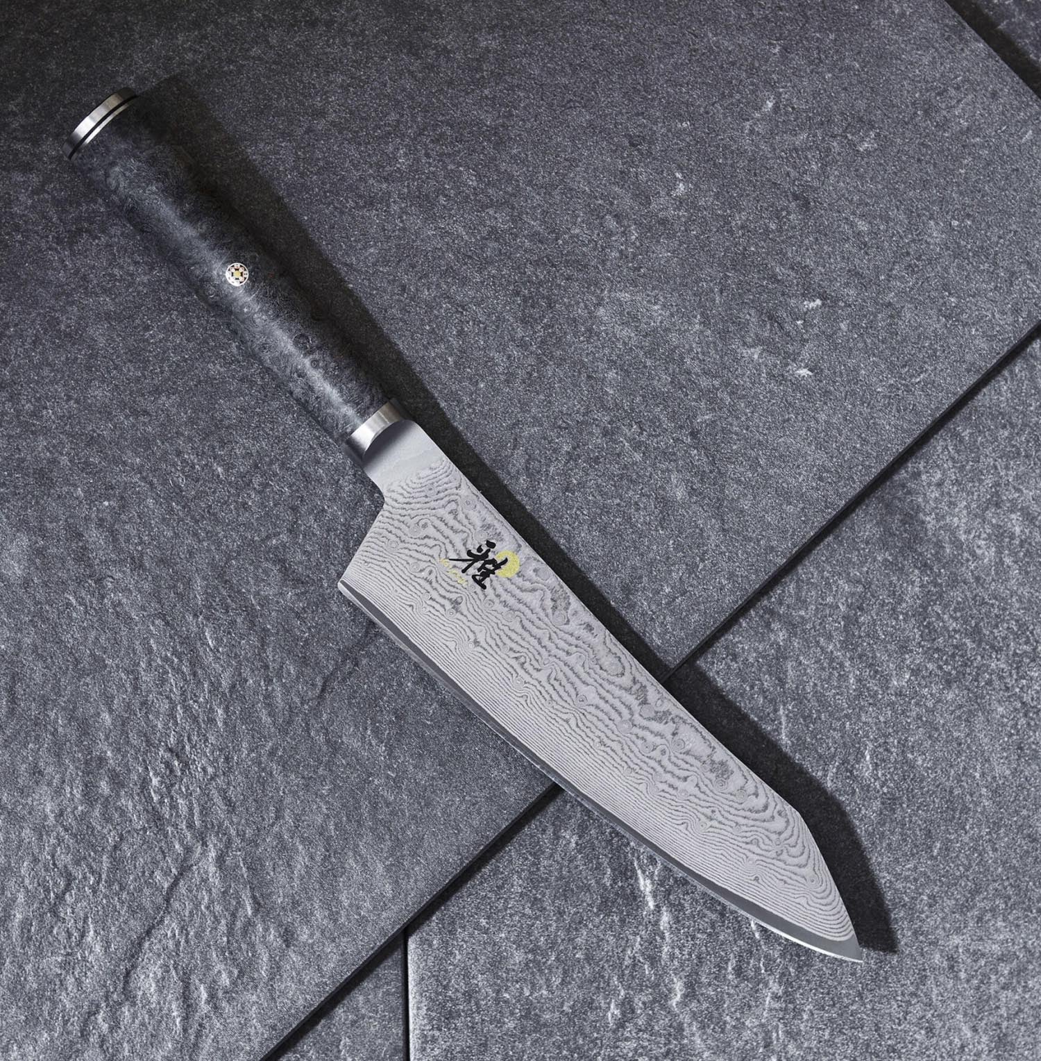 Das Miyabi 5000MCD 67 Rocking Santoku 18cm ist ein hochwertiges Messer mit aussergewöhnlicher Schärfe und edlem Design.