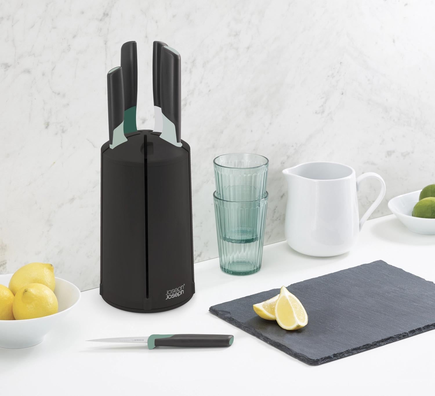 Praktisches Messer-Karussell mit 5 hochwertigen Messern in Salbeigrün, perfekt für eine organisierte und moderne Küche.