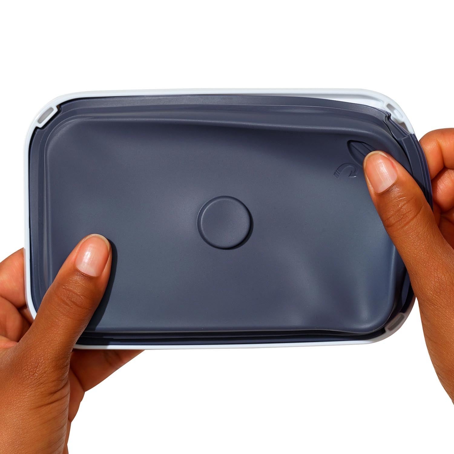 Das OXO Good Grips POP Set enthält 3 luftdichte Behälter (0.6l, 1.6l, 2.6l) mit Messlöffel, ideal für frische Lebensmittelaufbewahrung.