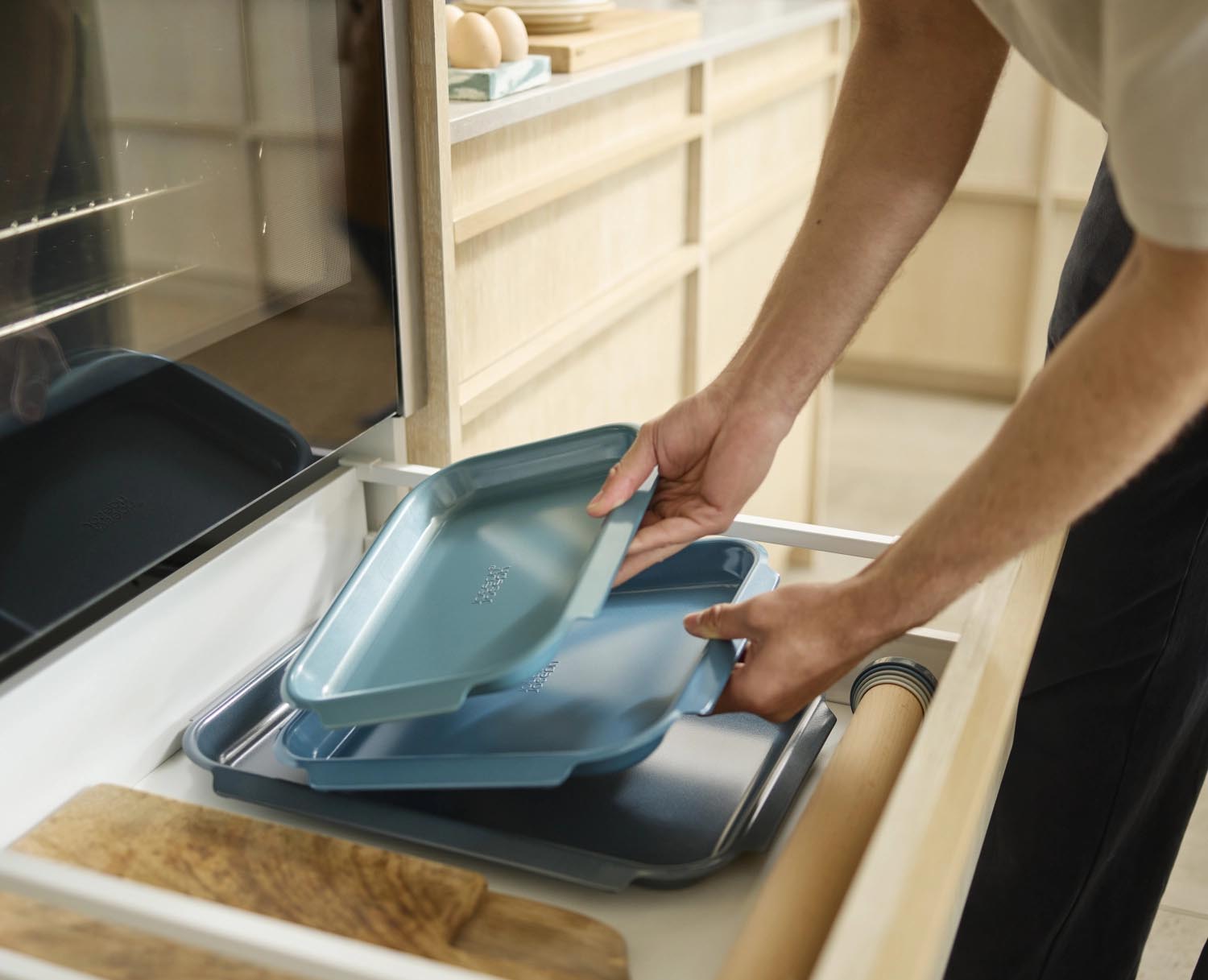 Joseph Joseph Nest Bake: 3 stapelbare Backformen in 3 Grössen, platzsparend und ideal für vielseitige Backrezepte.