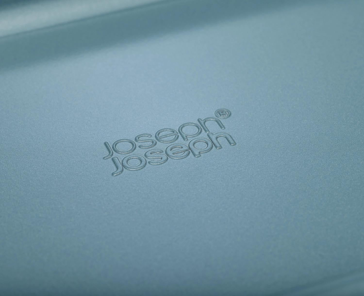 Optimales 3er Set Nest Bake Backformen von Joseph Joseph: platzsparend, stapelbar und aus hochwertigem Karbonstahl für perfekte Backergebnisse.